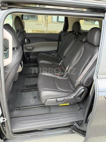 Kia Carnival 2025, 4,600 km - 1.6 l - Bakı