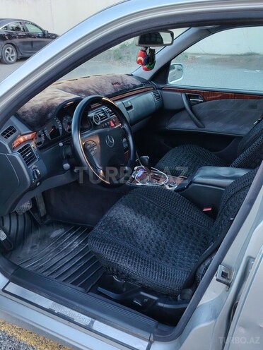 Mercedes E 220-9
