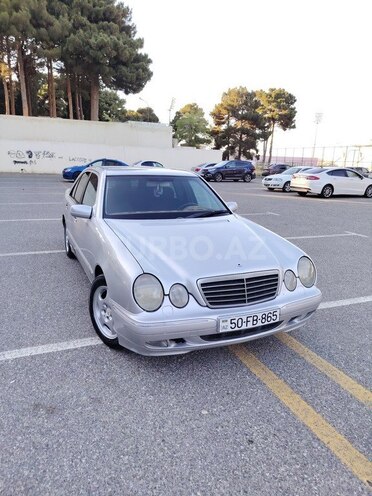 Mercedes E 220-12