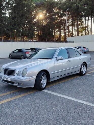 Mercedes E 220-2
