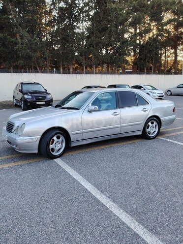 Mercedes E 220-10