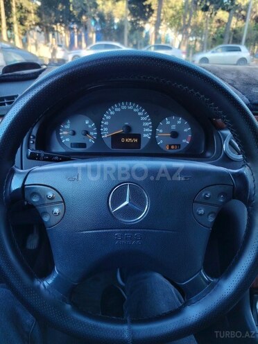 Mercedes E 220-13