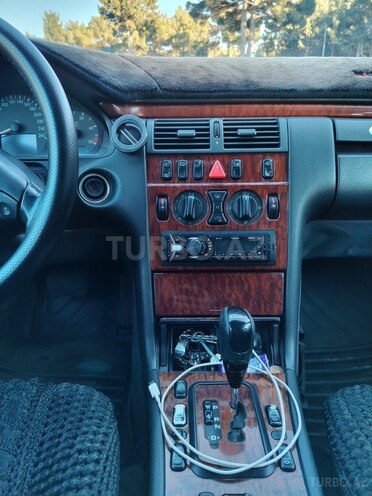 Mercedes E 220-6