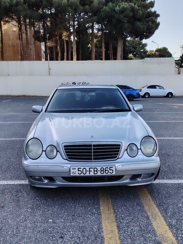 Mercedes E 220-1