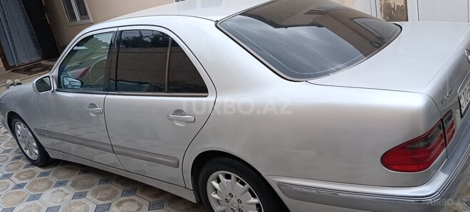 Mercedes E 240-8