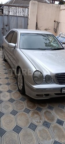 Mercedes E 240-4