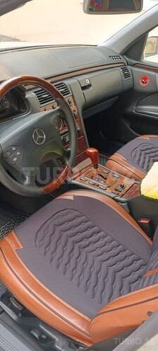 Mercedes E 240-5
