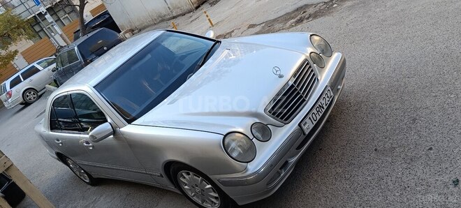 Mercedes E 240-11