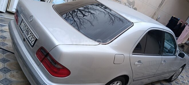 Mercedes E 240-10
