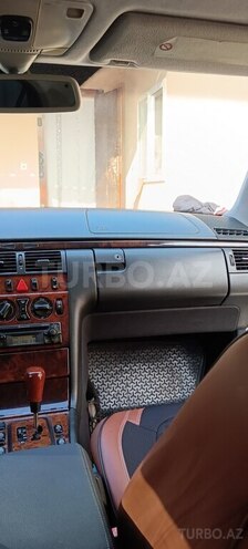 Mercedes E 240-16