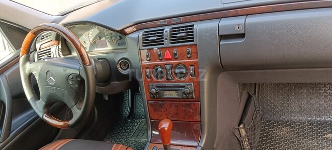 Mercedes E 240-14