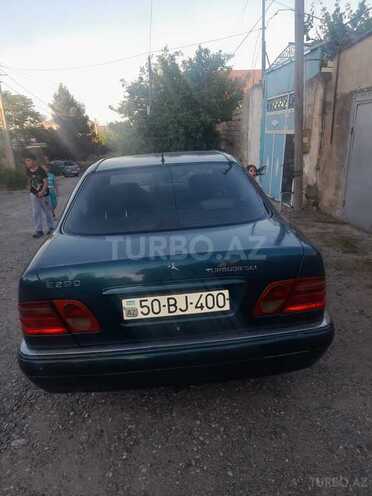Mercedes E 290-2