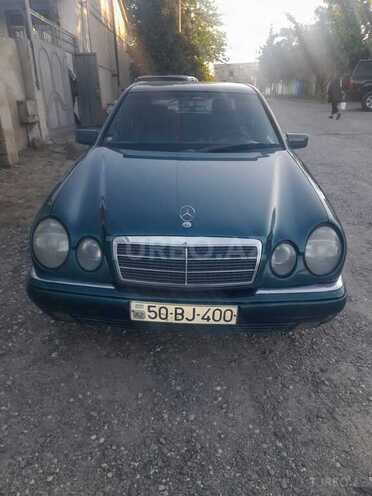 Mercedes E 290-1