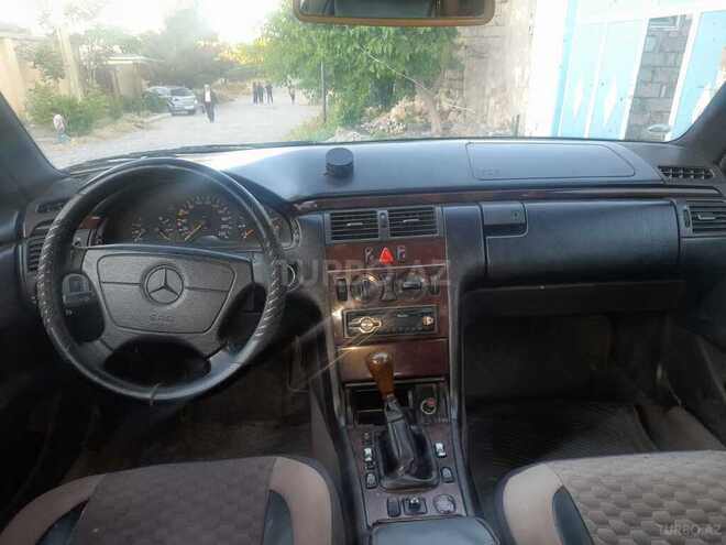 Mercedes E 290-3