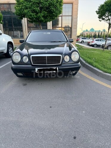 Mercedes E 200-1