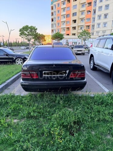 Mercedes E 200-2