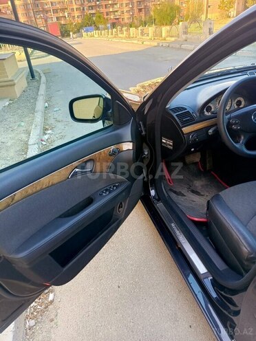Mercedes E 220-11