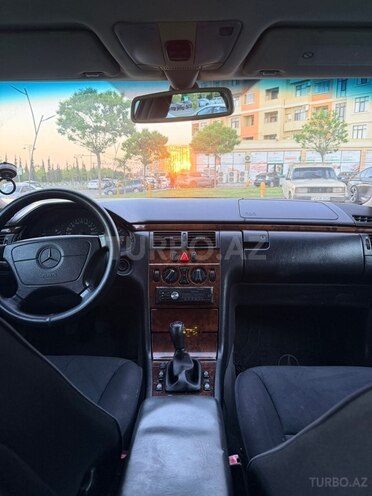 Mercedes E 200-3