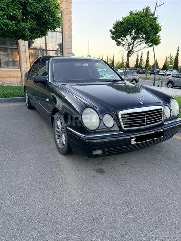 Mercedes E 200-4