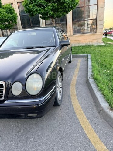 Mercedes E 200-5