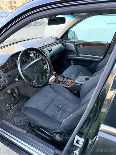 Mercedes E 200-8