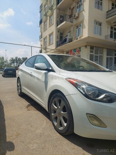 Hyundai Elantra-3