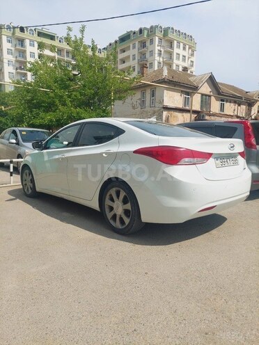 Hyundai Elantra-2