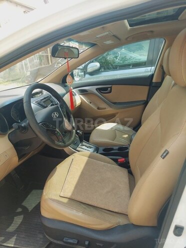 Hyundai Elantra-7
