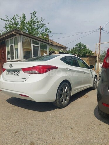 Hyundai Elantra-4