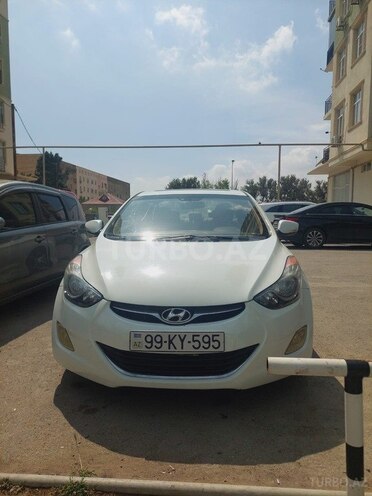 Hyundai Elantra-1