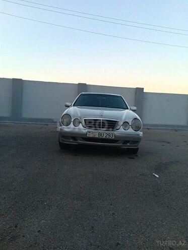 Mercedes E 220-1