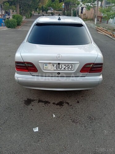 Mercedes E 220-2