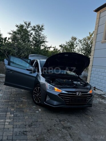 Hyundai Elantra-2