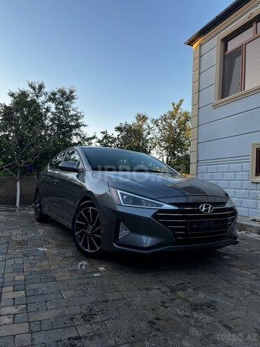 Hyundai Elantra-1