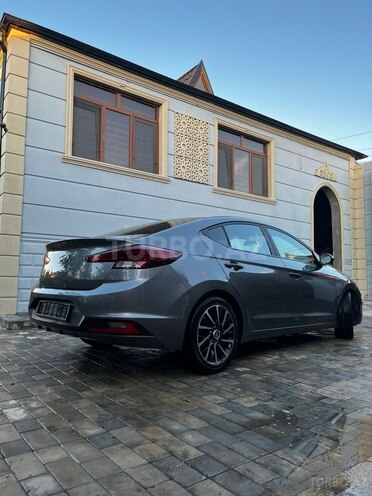 Hyundai Elantra-5