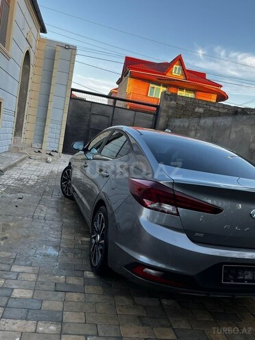 Hyundai Elantra-6
