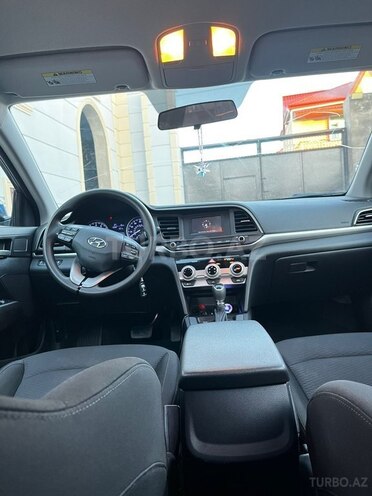 Hyundai Elantra-9