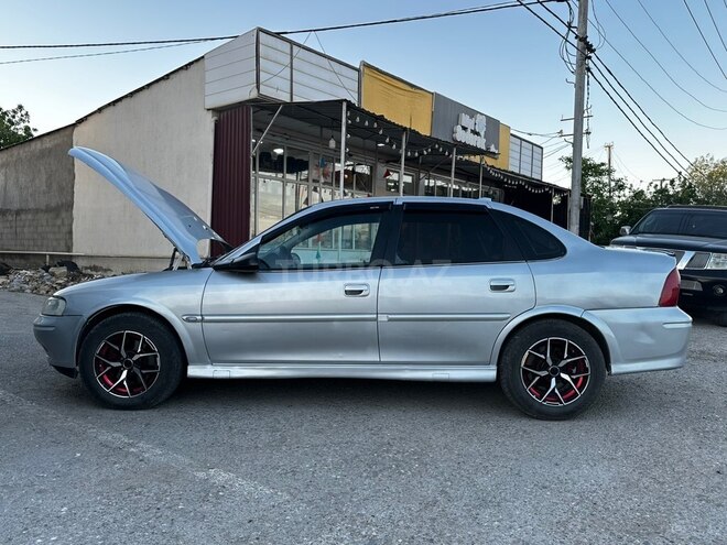 Opel Vectra-4