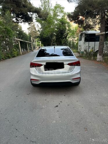 Hyundai Accent-2
