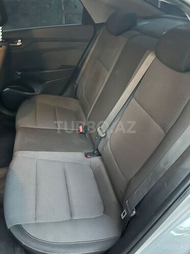 Hyundai Accent-7