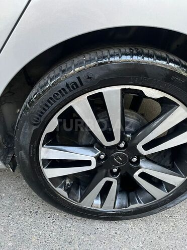 Hyundai Accent-11