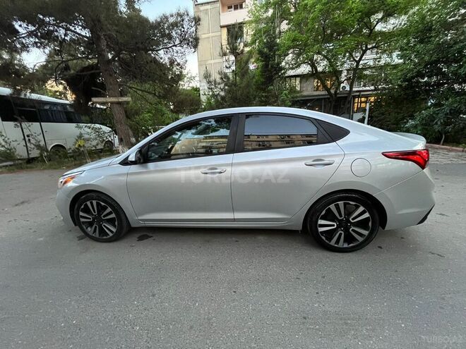 Hyundai Accent-5