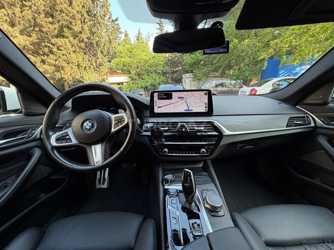 BMW 530e-10