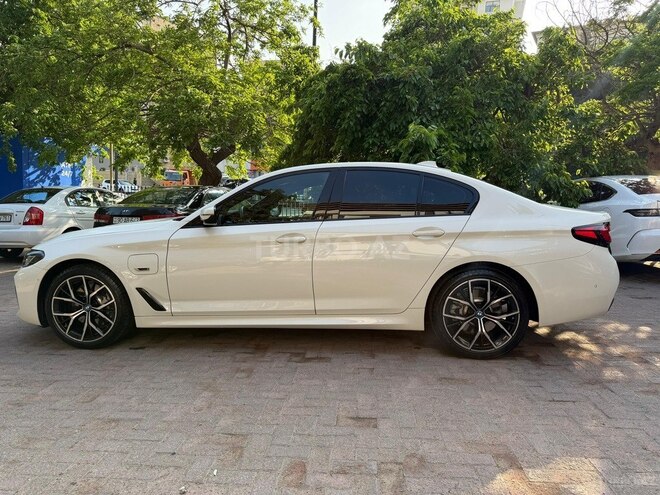 BMW 530e-6