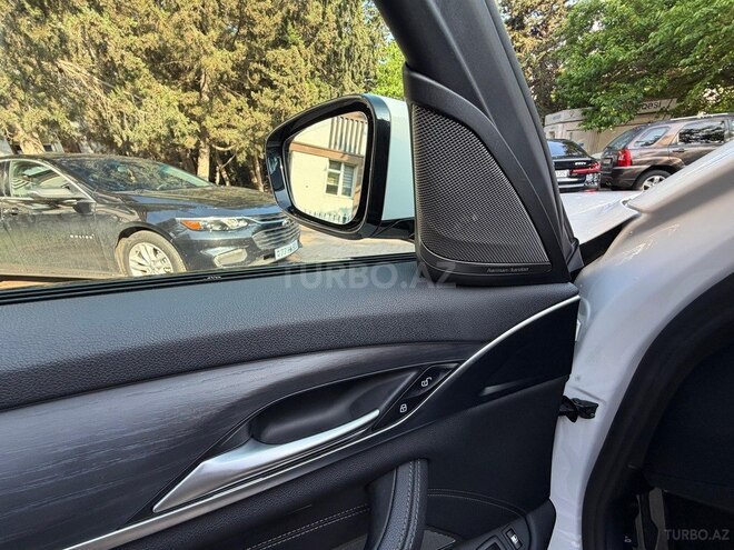 BMW 530e-12