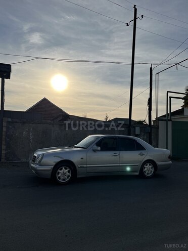Mercedes E 220-3