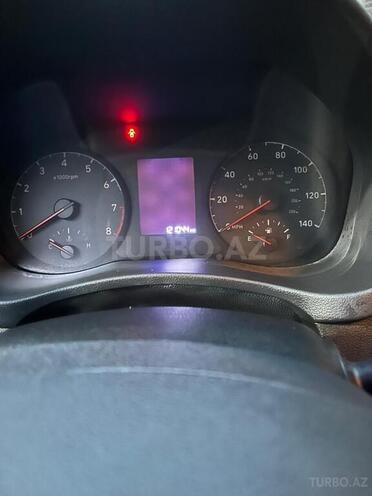 Hyundai Accent-12