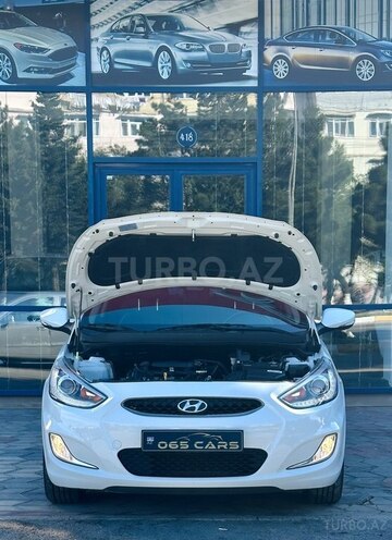 Hyundai Accent-2