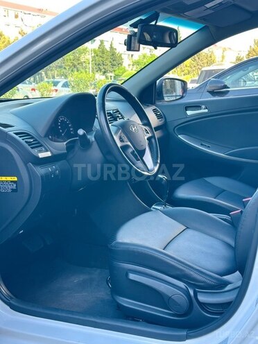 Hyundai Accent-6