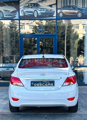 Hyundai Accent-13